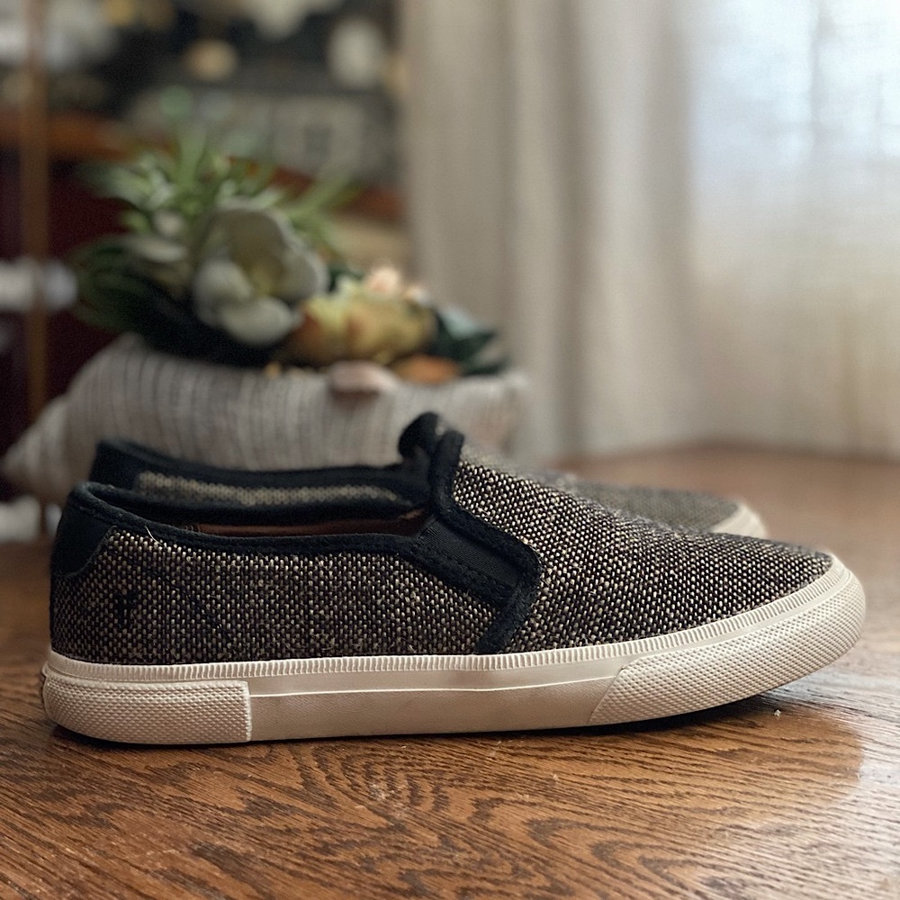 Frye Gia Ship- on woman shoes size 7M